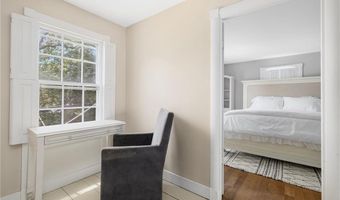 24 Barney St, Newport, RI 02840