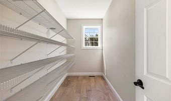 8 Lyn Ct, Cumberland, RI 02864