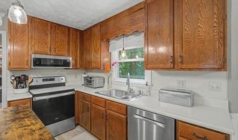 4802 Thornwood Dr, Acworth, GA 30102