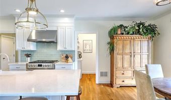 49 Walley St, Bristol, RI 02809