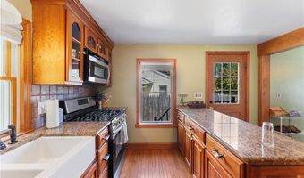 104 Knotty Oak Rd, Coventry, RI 02816