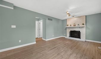 1592 Greenfield Crossing Ct, Ballwin, MO 63021