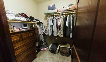1716 Miller Ln, Aberdeen, SD 57401