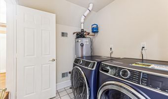 973 POWHATAN St, Alexandria, VA 22314