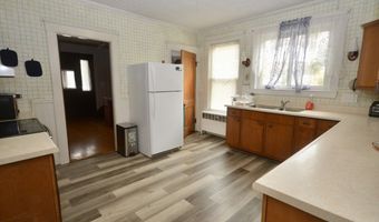 744 Hammond St, Bangor, ME 04401