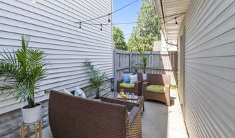 902 Midway Dr, Auburn, IN 46706