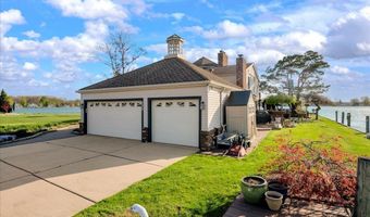 523 Lathrop Ave, Algonac, MI 48001