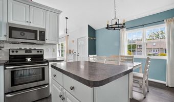 50 Meadow Ln, Albany, NY 12208