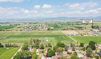 820 10th St, Berthoud, CO 80513