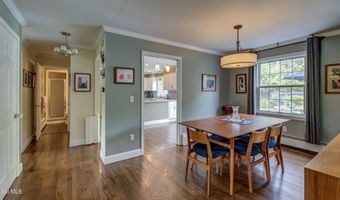 4 Fairway Ct, Albany, NY 12208