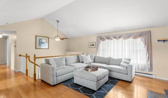 6 Gumpas Hill Rd, Pelham, NH 03076