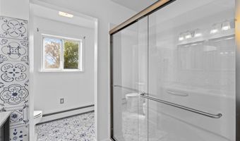 10 J H Dwyer Dr, Middletown, RI 02842