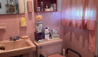 17 WEST Dr, Bayonne, NJ 07002