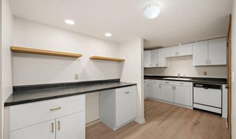 953 Redwood Dr, Apple Valley, MN 55124