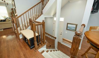 25066 CROXLEY GREEN Sq, Aldie, VA 20105