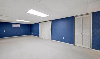 1115 Dutch Mill Dr, Ballwin, MO 63011