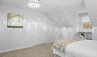 10 Barrington Dr, Bedford, NH 03110