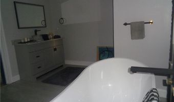 176 Vernon St, Warwick, RI 02889