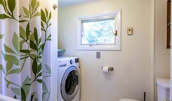 21 Elm St, Belfast, ME 04915