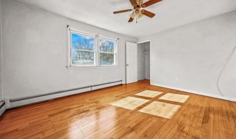 71 Sunshine Cir, Bridgeport, CT 06606