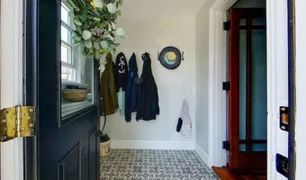 9 Dartmouth St, Newport, RI 02840