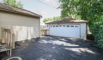 831 S Mitchell Ave, Arlington Heights, IL 60005