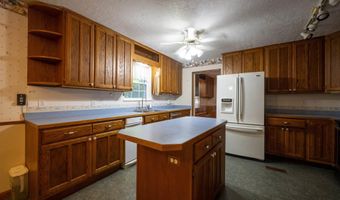 1690 Fairway Dr, Batesville, AR 72501