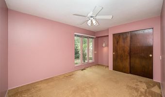 425 Kenilworth Ln, Ballwin, MO 63011