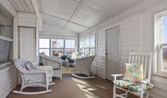 202 Glenn St, Atlantic Beach, NC 28512