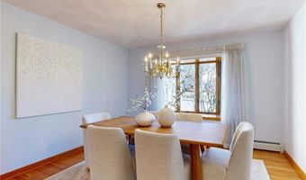 40 Phenix Ridge Dr, Cranston, RI 02921