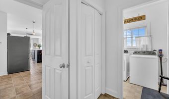 40 Hillview Dr, Bangor, ME 04401