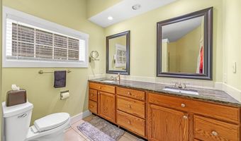 305 Hedgewood Dr, Akron, OH 44319