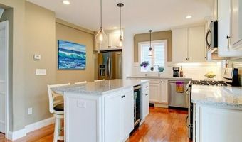 7 Dean Ave, Newport, RI 02840
