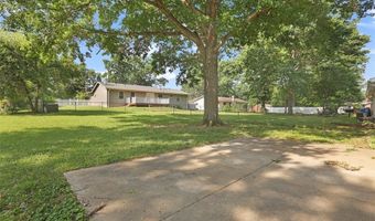 1210 Dorne Dr, Ballwin, MO 63021