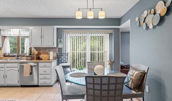 7 Hawthorn Cir, Albany, NY 12203