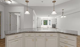 65 Hawthorne Dr 106, Bedford, NH 03110
