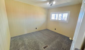 806 3rd St NW, Bowman, ND 58623