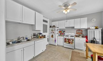 208 S Main St, Algonquin, IL 60102