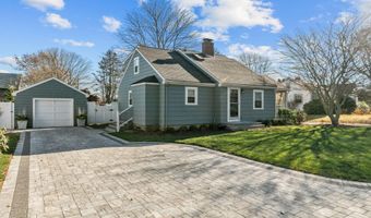 352 Forest Ave, Middletown, RI 02842