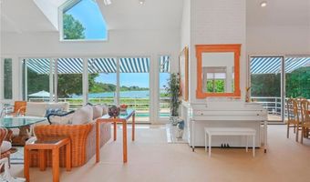 275 Boston Neck Rd, Narragansett, RI 02882