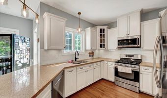 1009 Country Glen Ct, Apex, NC 27502