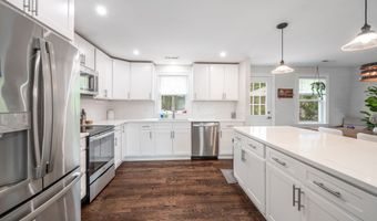51 Mountain View Dr, Brookfield, CT 06804