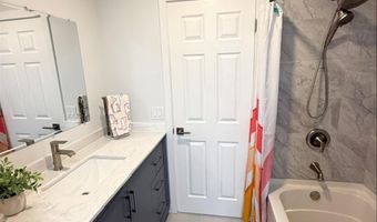19 W Dolphin Cir W, Bayville, NJ 08721