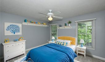 990 Whisperwood Ln, Aurora, OH 44202