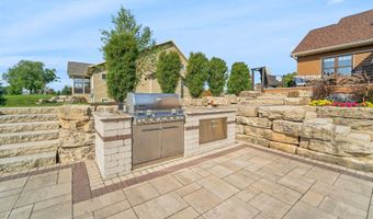 5039 W RED BARN Ct, Appleton, WI 54913