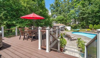 35 Shinnecock Hills Dr, Albany, NY 12205