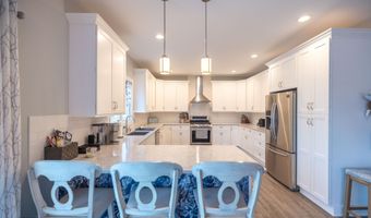 240 Fernwood Dr, Bayville, NJ 08721