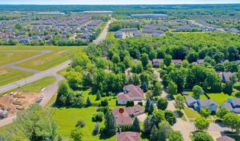 1900 E ORCHARD BLOSSOM Dr, Appleton, WI 54915