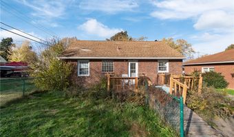 984 Roseland Rd, Alliance, OH 44601