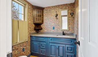 853 Oxford St S, Auburn, MA 01501